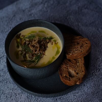 Картофельный крем с вешенками и трюфельным маслом в Кофетоп по цене 600 ₽