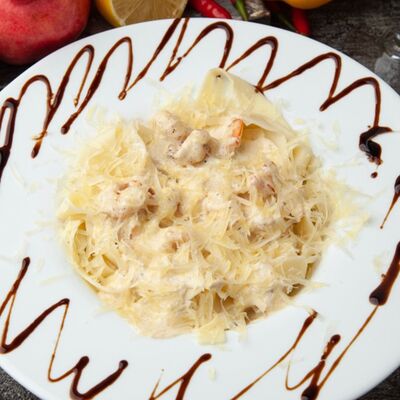 Спагетти в сливочном соусе с сёмгой в Шашлык House1 по цене 1090 ₽