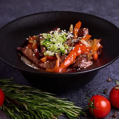 Говядина в соусе терияки с рисом в Rozanna по цене 639 ₽