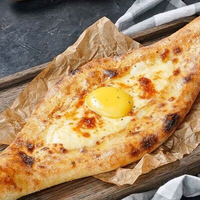 Хачапури по-аджарскив Lariote по цене 950 ₽