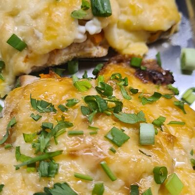 Горбуша под сыром в Кафе Семейное по цене 310 ₽