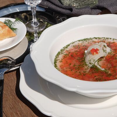 Уха с копчёным сомом и расстегаем в Старый город по цене 600