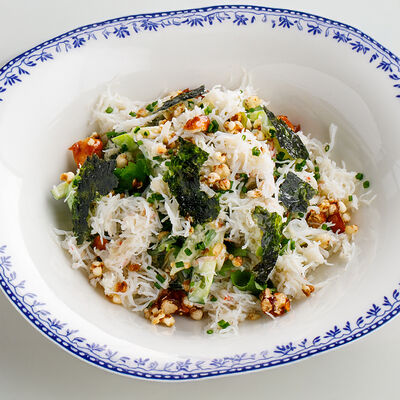 Кайсо с крабом опилио, зеленым яблоком и кешью в карамели кимчи в Crevette по цене 1190 ₽