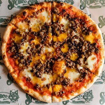 Пицца с говяжьим фаршем, луком и медовым соусом в SPORCO по цене 690 ₽