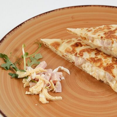 С ветчиной и сыром в Гуленьки & Блинотека по цене 459 ₽