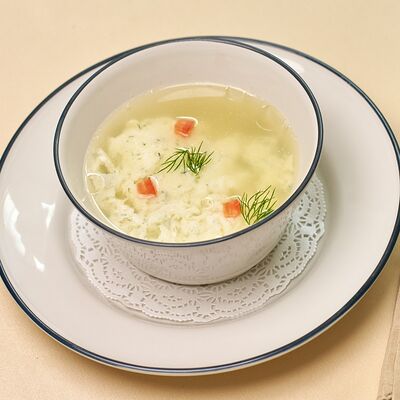 Куриный бульон с яйцом и сыром пармезан в Блан де блан по цене 480