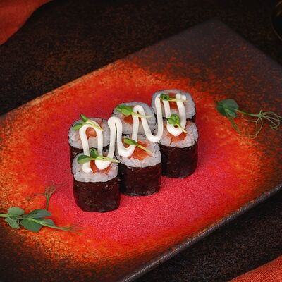 Маки с лососем в Fila по цене 243 ₽