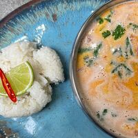 Том ям средней остроты в Umami Kitchen's