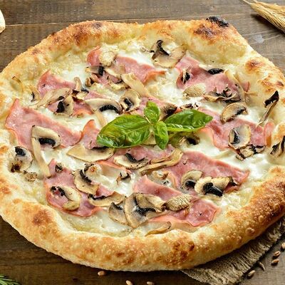 Ветчина и грибы в Пицца & Суши Гурмэ по цене 750 ₽