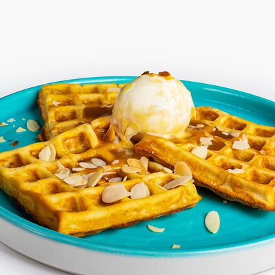 Вафли с соленой карамелью в Coffee Cake по цене 350 ₽