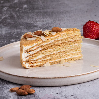 Медовик в Refettorio по цене 590 ₽