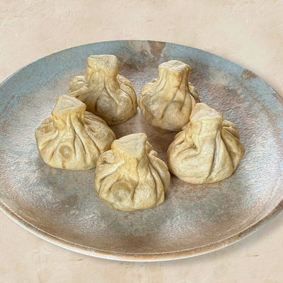 Хинкали с курицей и грибами жареные 3 шт в Мадлоби по цене 400 ₽