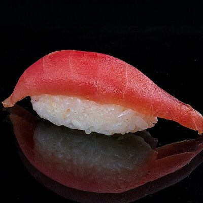 Суши с тунцом в Уми Суши по цене 198 ₽