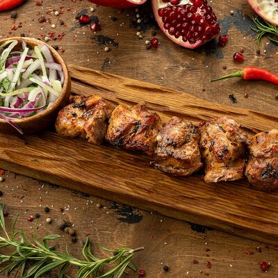 Шашлык из свиной шейки в Вкусно есть всё на углях по цене 880 ₽