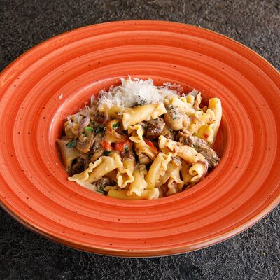 Кампанелле с рагу из говядины, грибами и печеным перцем в Puberty по цене 810 ₽