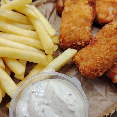 Фиш энд чипсв Шаверма-бар Рыба мОя по цене 450 ₽