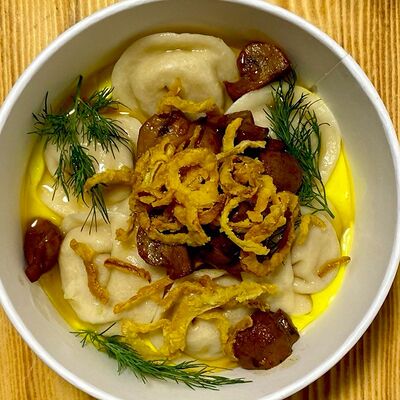 Пельмени с цыплёнком в сырном соусе в Умами по цене 440 ₽