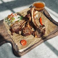 Каре молочного ягнёнка антрекот в Mazza