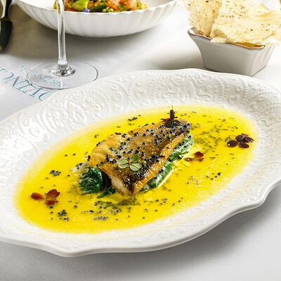 Филе сибаса со шпинатом и соусом Бер Блан и икрой палтуса в La Provincia по цене 1800 ₽