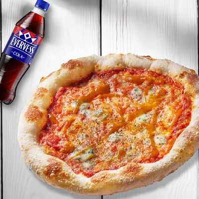 Пицца 4 сыра с манговым чатни и Evervess Кола в Перчини по цене 550 ₽