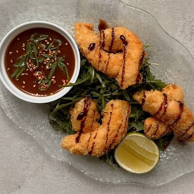 Креветки в темпуре с пряным кунжутным соусом в Эсперанто по цене 35 р.