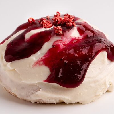 Булочка с шоколадом и вишней в Love Buns по цене 229 ₽