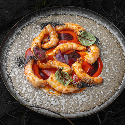 Тигровые креветки на гриле с томатной лактокарамелью в Tunguska по цене 1058 ₽