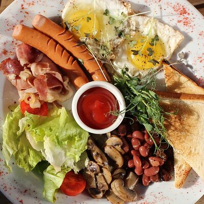 Английский завтрак в Чебуреки решают! по цене 590 ₽