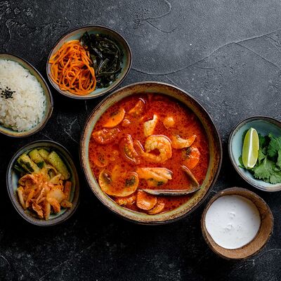 Том Ям с морепродуктами в Lee's Food по цене 899 ₽