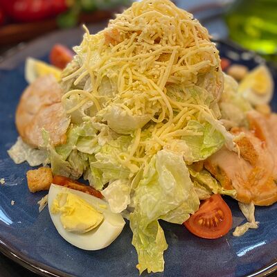Салат Цезарь с курицей в Business Food по цене 250 ₽