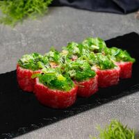 Ролл с креветкой и чукой в Hanami