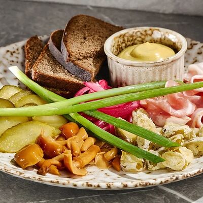 Ассорти закусок Тарелка к водке в Гастробар DOM по цене 540