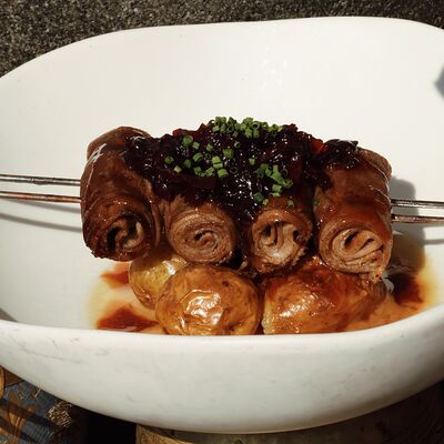 Говяжий язык, запеченный картофель, карамелизованный лук в Folk по цене 1190 ₽