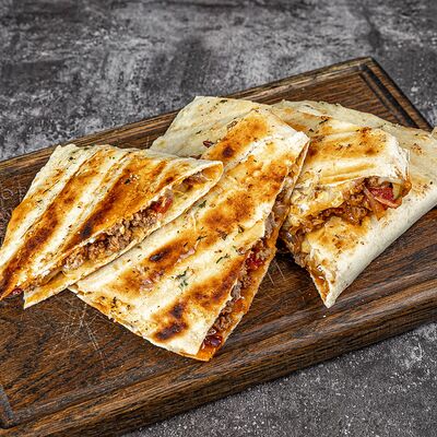 Кесадилья с говядиной в Мясоед по цене 850 ₽