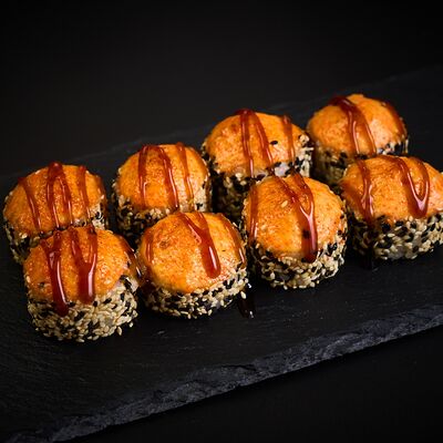 Запечённый ролл с курицей в Кинг Sushi по цене 490 ₽