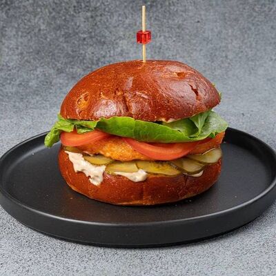 Бургер с крабом в Море Есть по цене 940 ₽