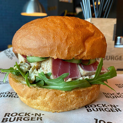 Бургер с Тунцом в Frank bar&kitchen по цене 781 ₽