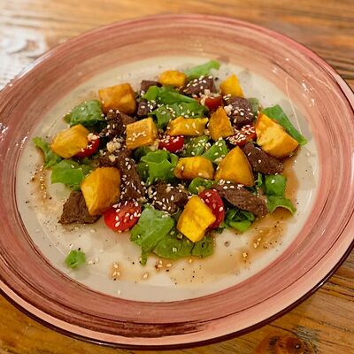 Теплый салат с говядиной в Liberty по цене 190 ₽