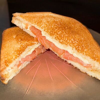 Сэндвич Лосось в Чердак по цене 450 ₽