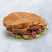 Молчаливый Биф на сырном в Vaffel Норвежские вафли, завтраки, кофе