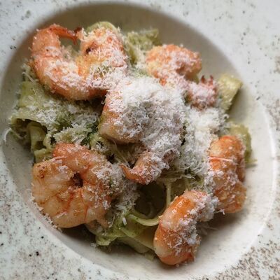 Салат Цезарь с креветками в Эсперанто по цене 34 р.