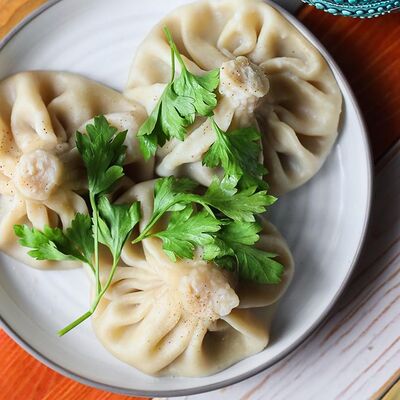 Хинкали грузинские с сыромв Аура по цене 280 ₽