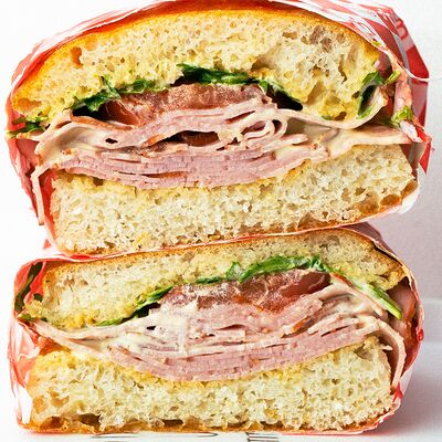 Бутерброд с Говядинойв Amore по цене 585 ₽