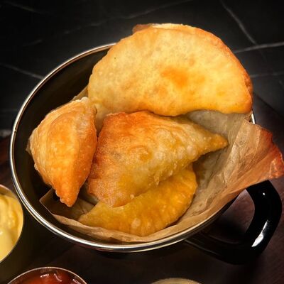 Готи с лососем и судаком в Kirova street по цене 350 ₽