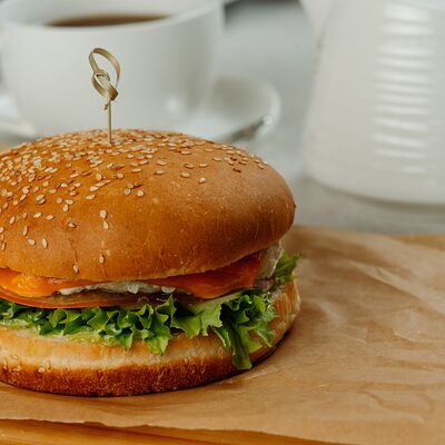 Бургер с курочкой в Balance cafe по цене 845 ₽