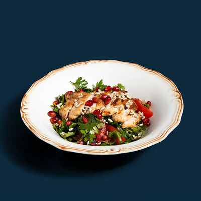 Салат с цыпленком из печи и черносливом в Дареджани по цене 4300 ₸