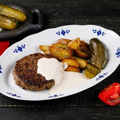 Боярский бифштекс с картофелем в горчичной заправкев Славянский базаръ по цене 1150 ₽