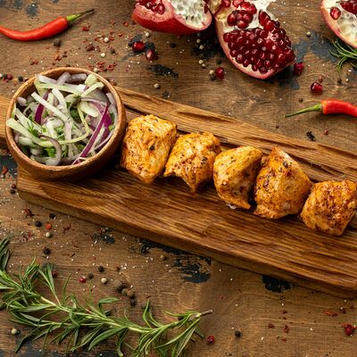 Шашлык из куриной грудки в Вкусно есть всё на углях по цене 730 ₽