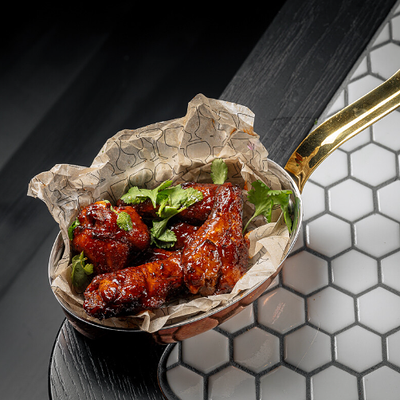 Куриные крылья в соусе BBQ в Waterzooi по цене 630 ₽