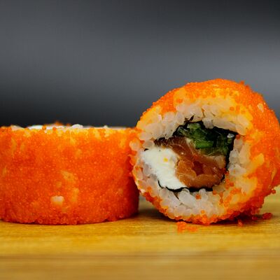 Калифорния с лососем в ДА, СУШИ по цене 579 ₽